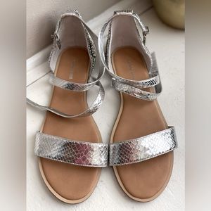 Gianni Bini sandals